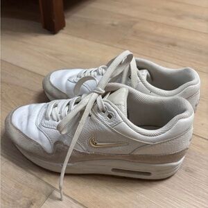 Nike Women's White/Beige Air Max
